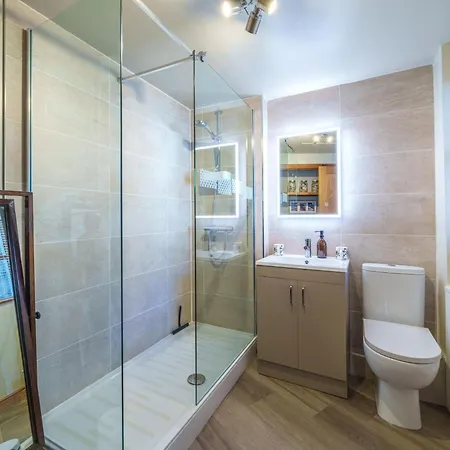 7 The Old Woodyard בית נופש קנדל